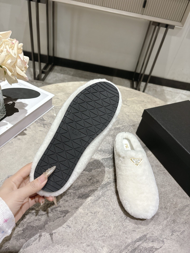 Pra*a slippers